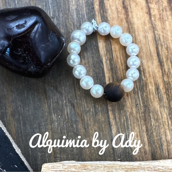 Beaded pearl ring and gemstone - Picture 1 of 4